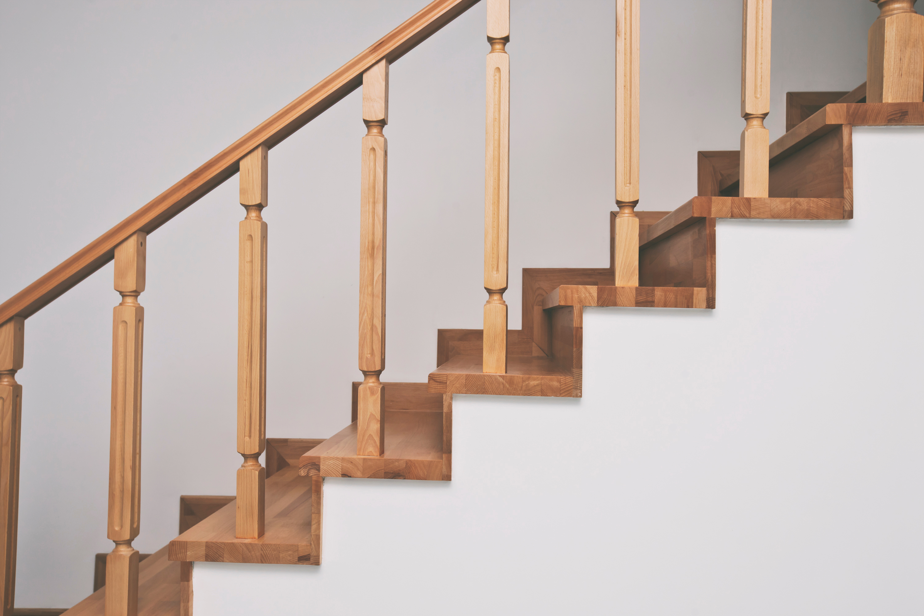 Renowacja schodów drewnianych 