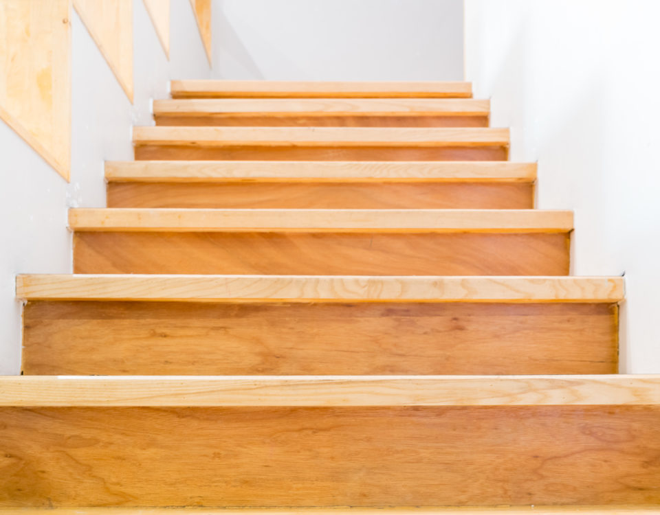 Jak odnowić drewniane schody